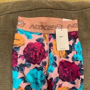 Nike Women‘s Athletic Leggins Floral Pants Size XS New with Tags